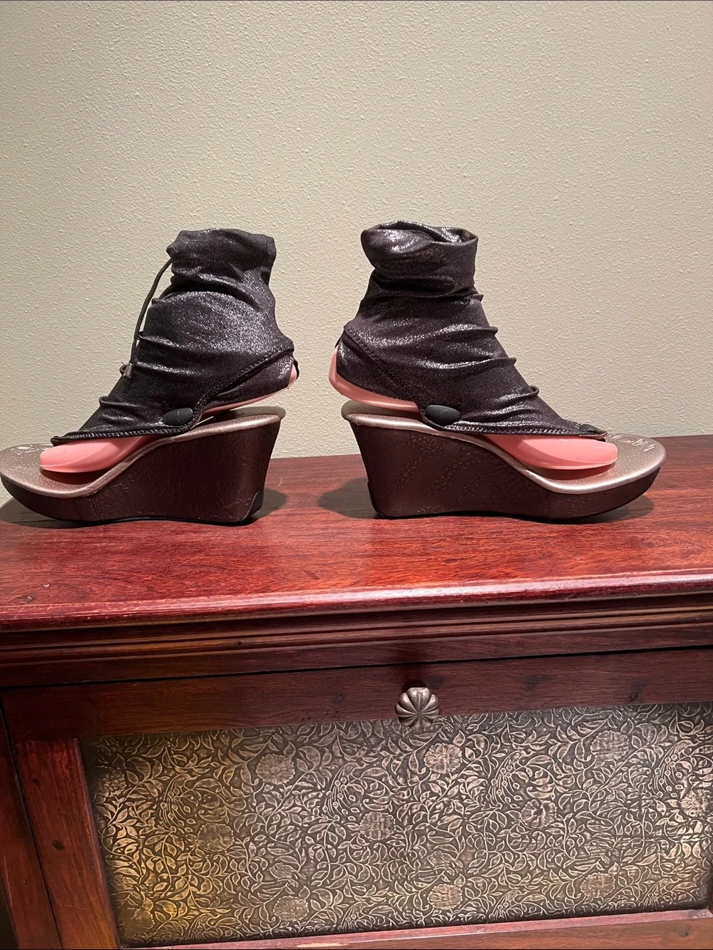 Modzori Fusion Twister Innovative Black Metallic Wedge Reversible Sandals 8